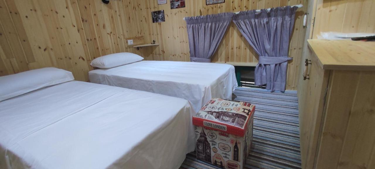 Hotel London Tirana Esterno foto